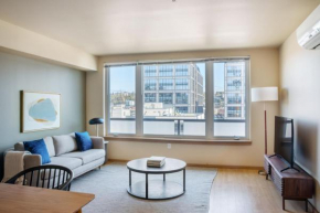 Queen Anne 1br w gym wd lounge roof deck SEA-575